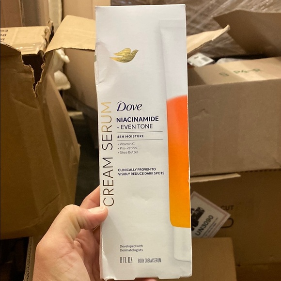 Dove Cream Serum with Niacinamide + Even Tone - Picture 1 of 2